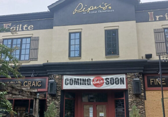 An opening date has been set for a familiar concept coming to longtime Lake Norman pub